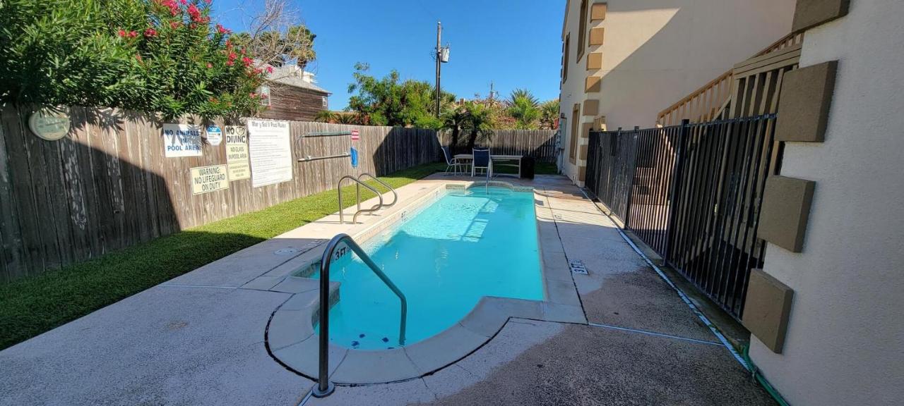 Swanky 2 Bedroom, Easy Walk to Beach Mar y Sol II # 1 - B&B