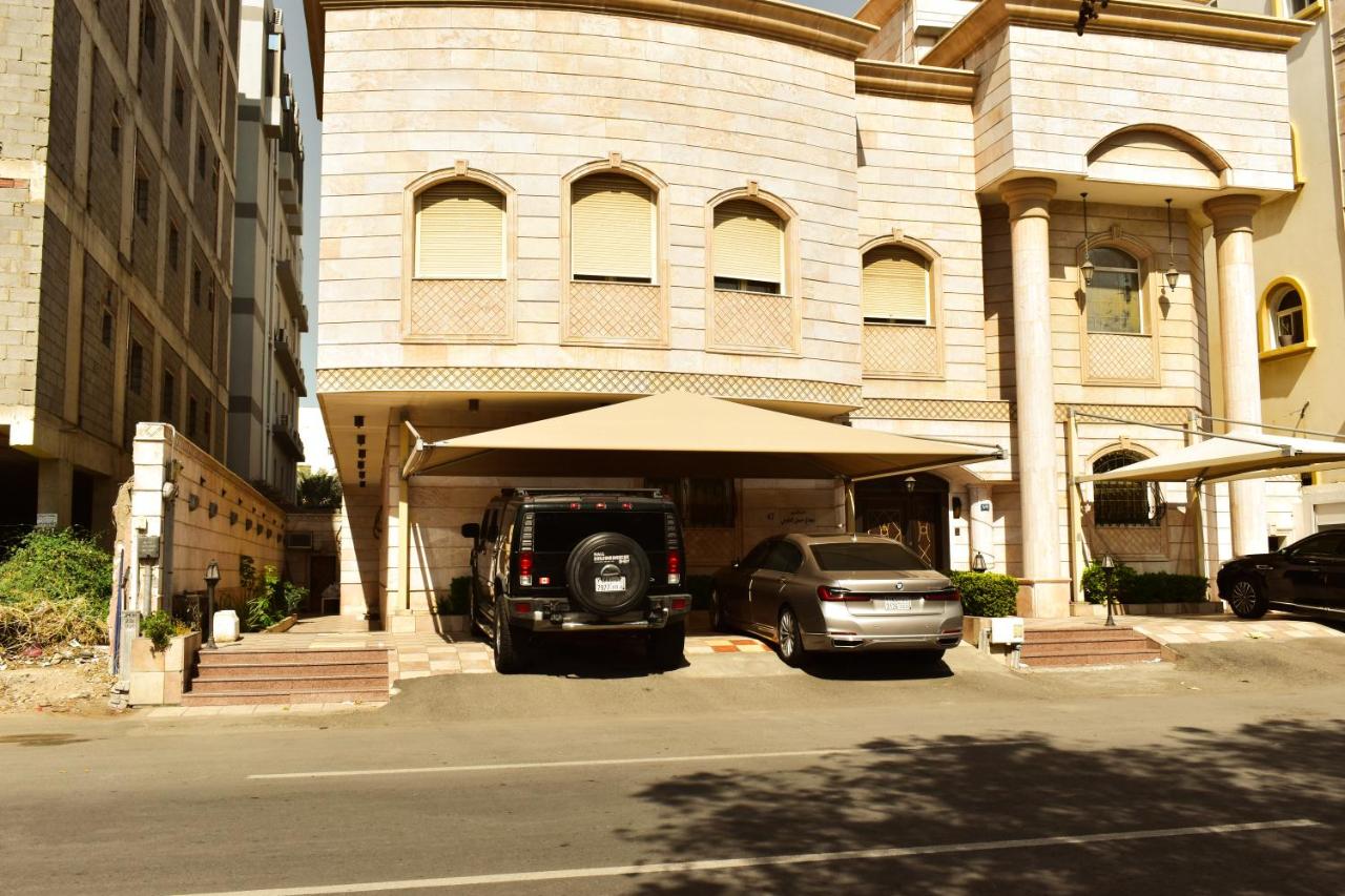 شقق وأجنحة التيوليب والروز وود الفاخرة - Bed and Breakfast Djedda