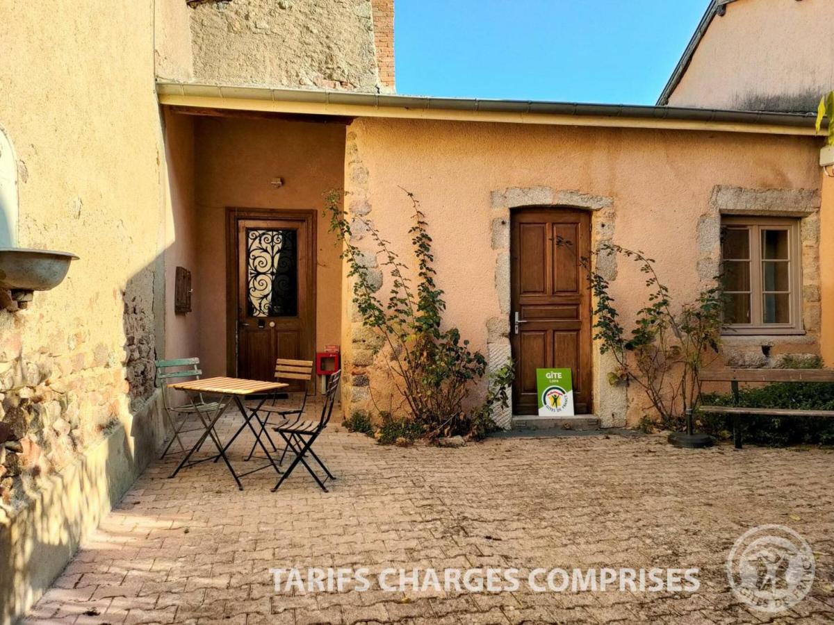 B&B Saint-Haon-le-Châtel - Gîte Saint-Haon-le-Châtel, 4 pièces, 11 personnes - FR-1-496-252 - Bed and Breakfast Saint-Haon-le-Châtel