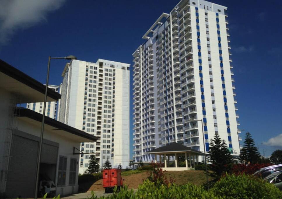 Wind Residence Designer Appt overlooking Taal lake - Tower 1 - 42sqm - Bed and Breakfast