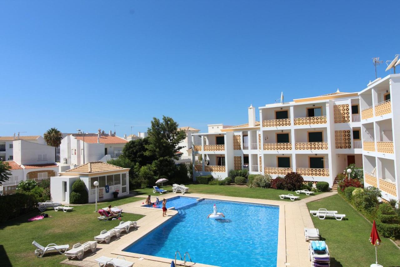 Apartment with Pool View 