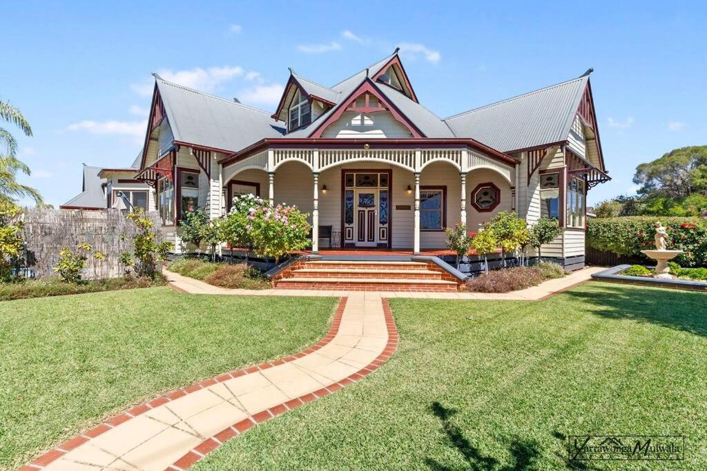 B&B Yarrawonga - Federation home in town, close to lake & shops - Bed and Breakfast Yarrawonga