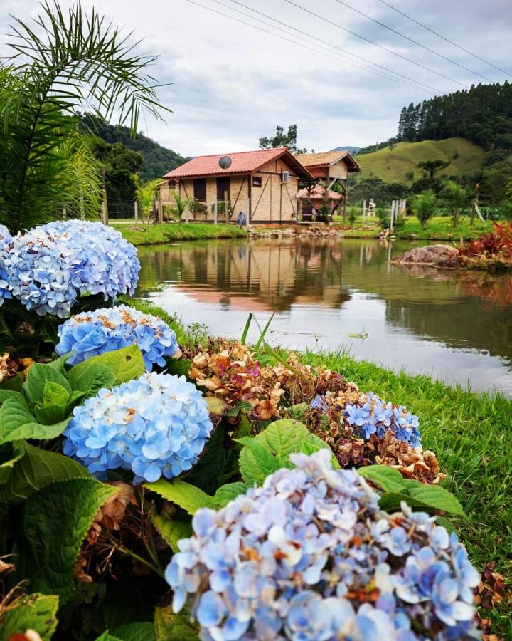 B&B São Bonifácio - Caminhos da Serra do Tabuleiro - Chalé do Lago - Bed and Breakfast São Bonifácio