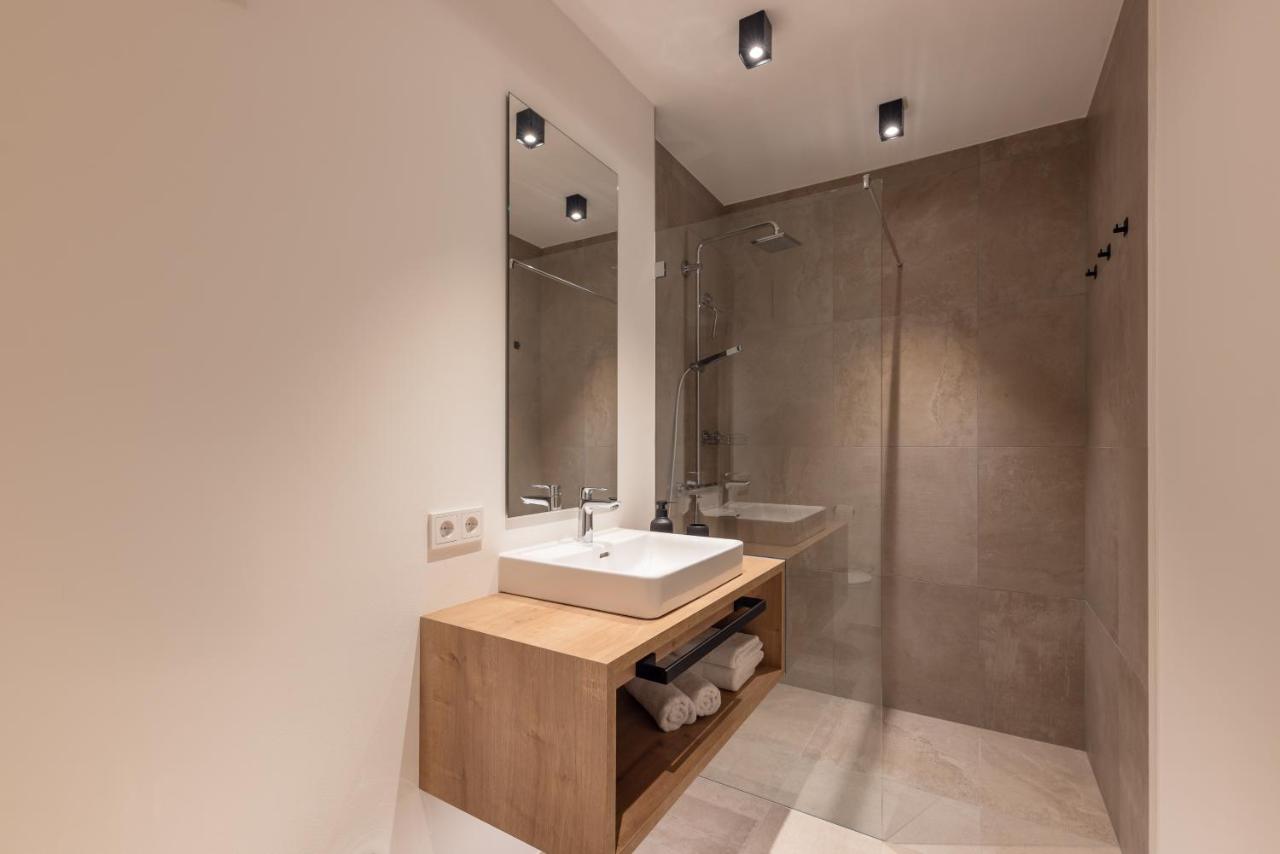 Apartment with Mountain View