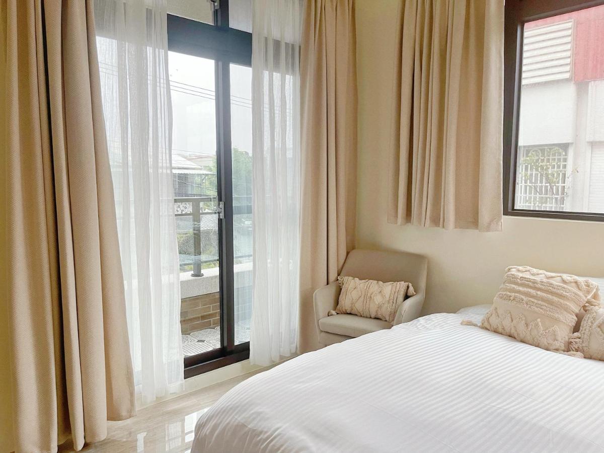 Chambre Lit Queen-Size avec Balcon