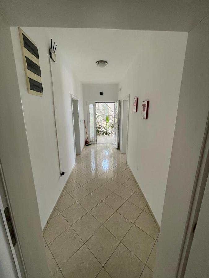 Appartamento con 2 Camere da Letto e Balcone