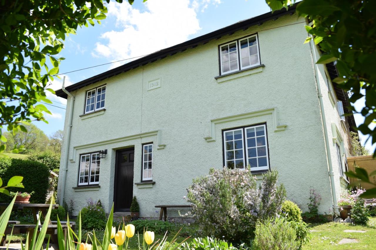 B&B Axminster - Cedra Cottage - Vintage Country Hideaway - Bed and Breakfast Axminster