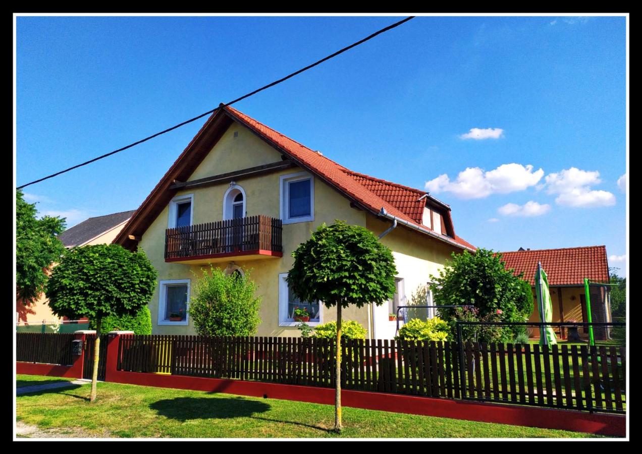 Somogyi Apartman - B&B Balatonkeresztúr