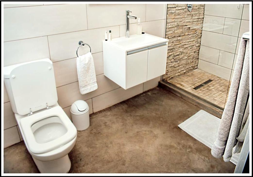 Twin Room with Bathroom