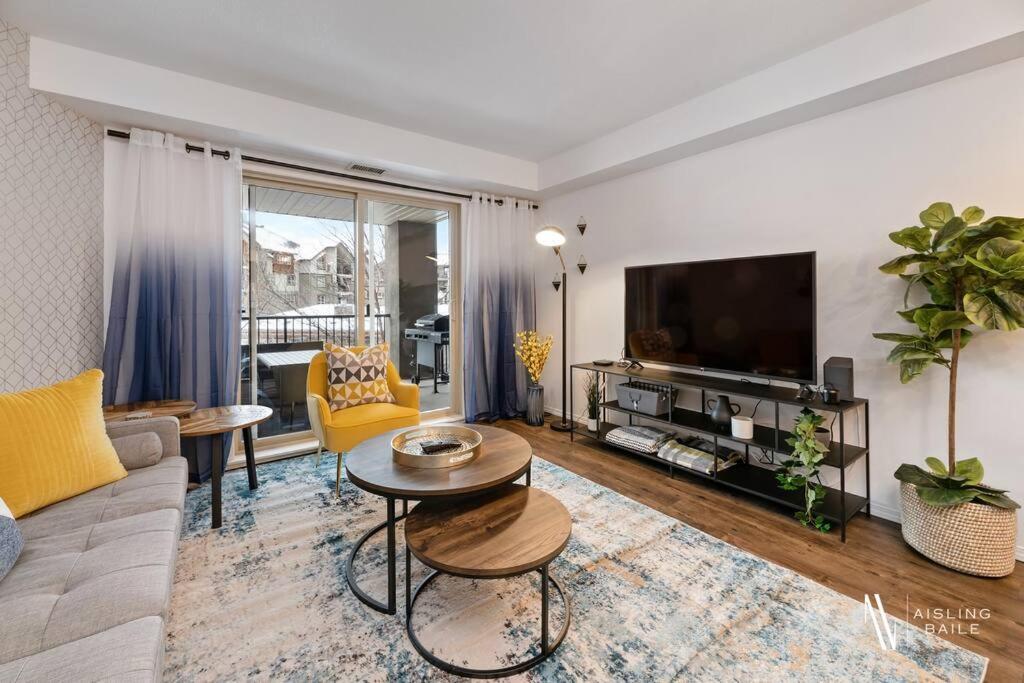 Chic Retreat, Modern, Pool, Hot Tub, Gym - Ferienwohnung