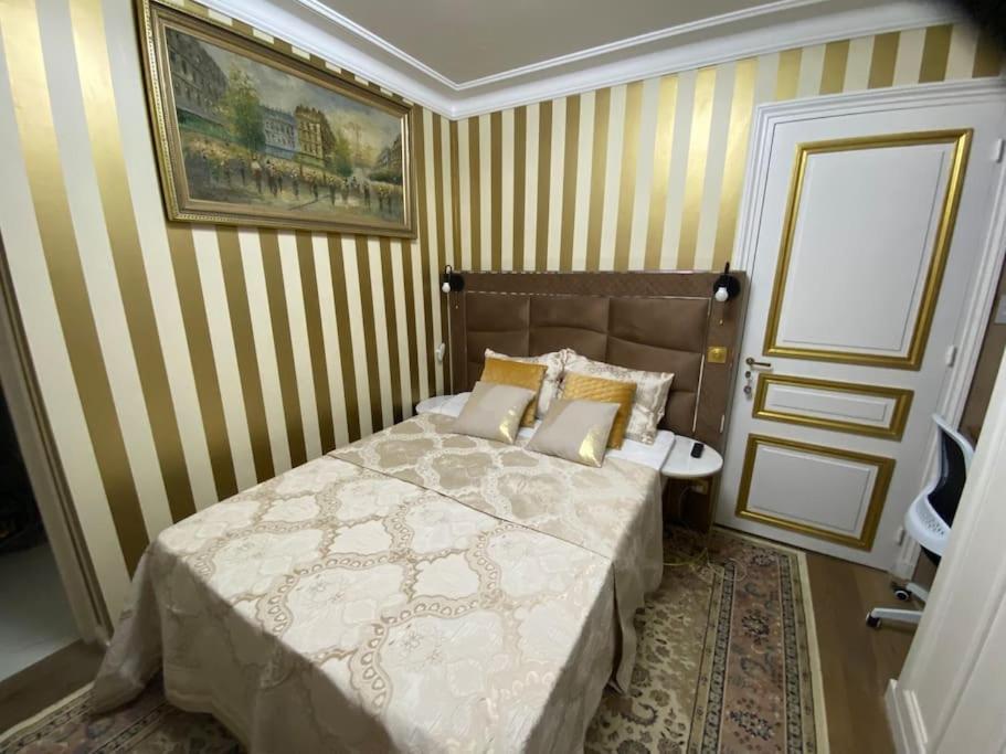 Premium studio 2 minutes walk from Champs-Elysees - Bed and Breakfast Parijs