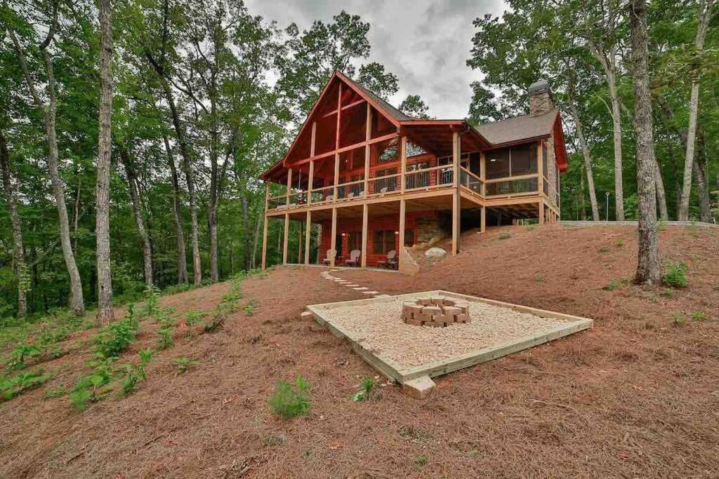 Mountain Hideaway with Hot Tub & Fire Pit - Chambres d’hôtes Mineral Bluff