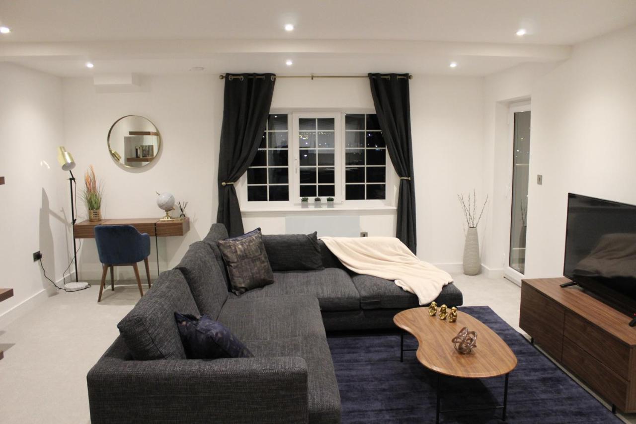 B&B Wainscott - Luxury 1 Bed Apartment In The Heart Of Rochester - Bed and Breakfast Wainscott