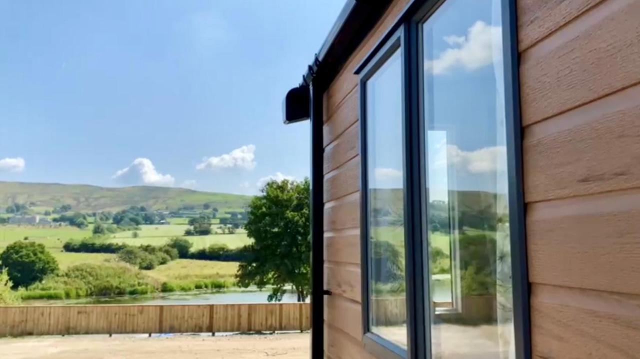 B&B Clitheroe - Lake View at Pendle View Holiday Park BB7 4DH - Bed and Breakfast Clitheroe