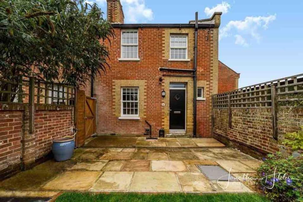 Stay in our beautiful 1850’s Coastguards Cottage. - B&B
