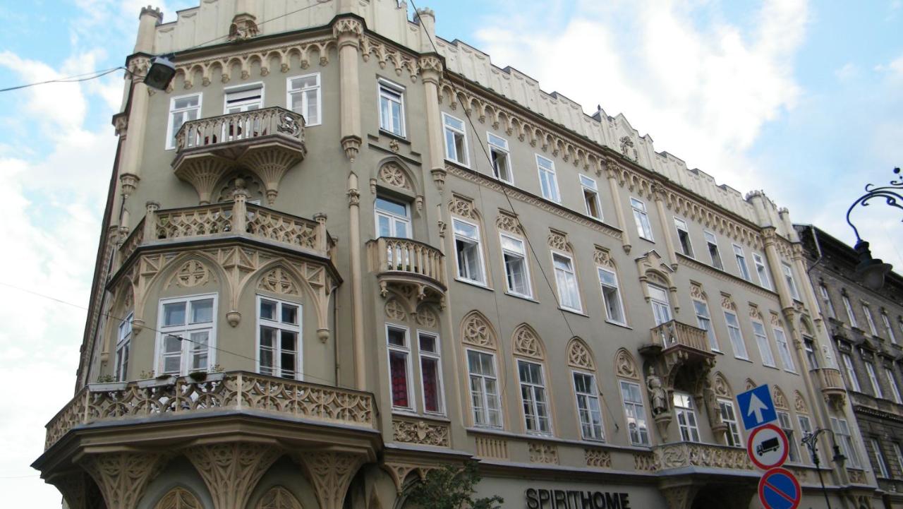 One-Bedroom Apartment (2 Adults)