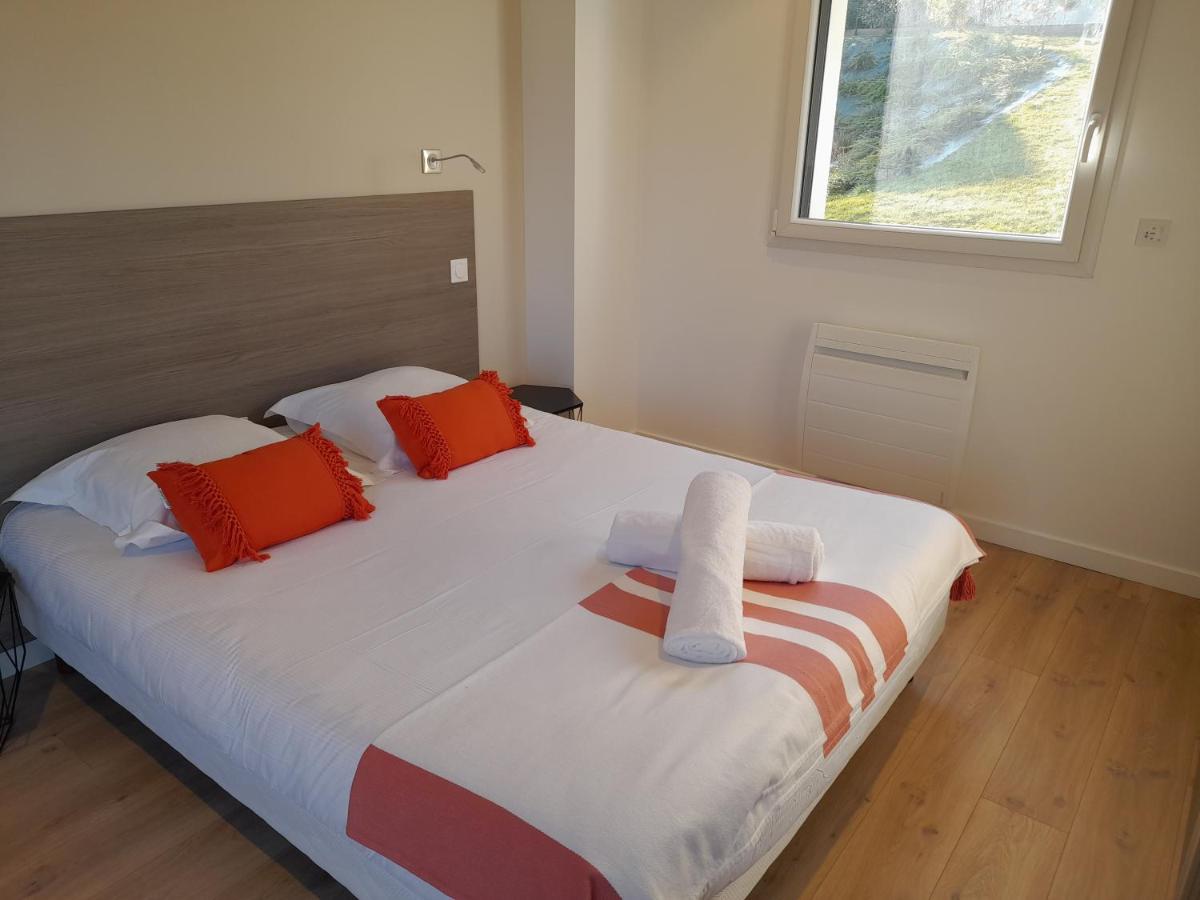 Three-Bedroom Apartment with Lake View