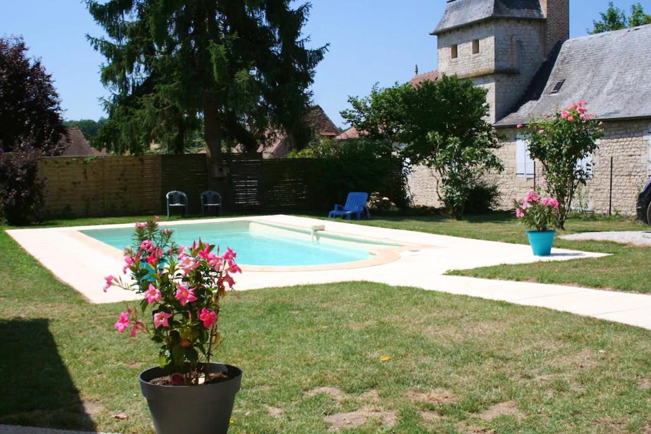 Villa charmante à Montfaucon avec piscine privée - B&B Montfaucon