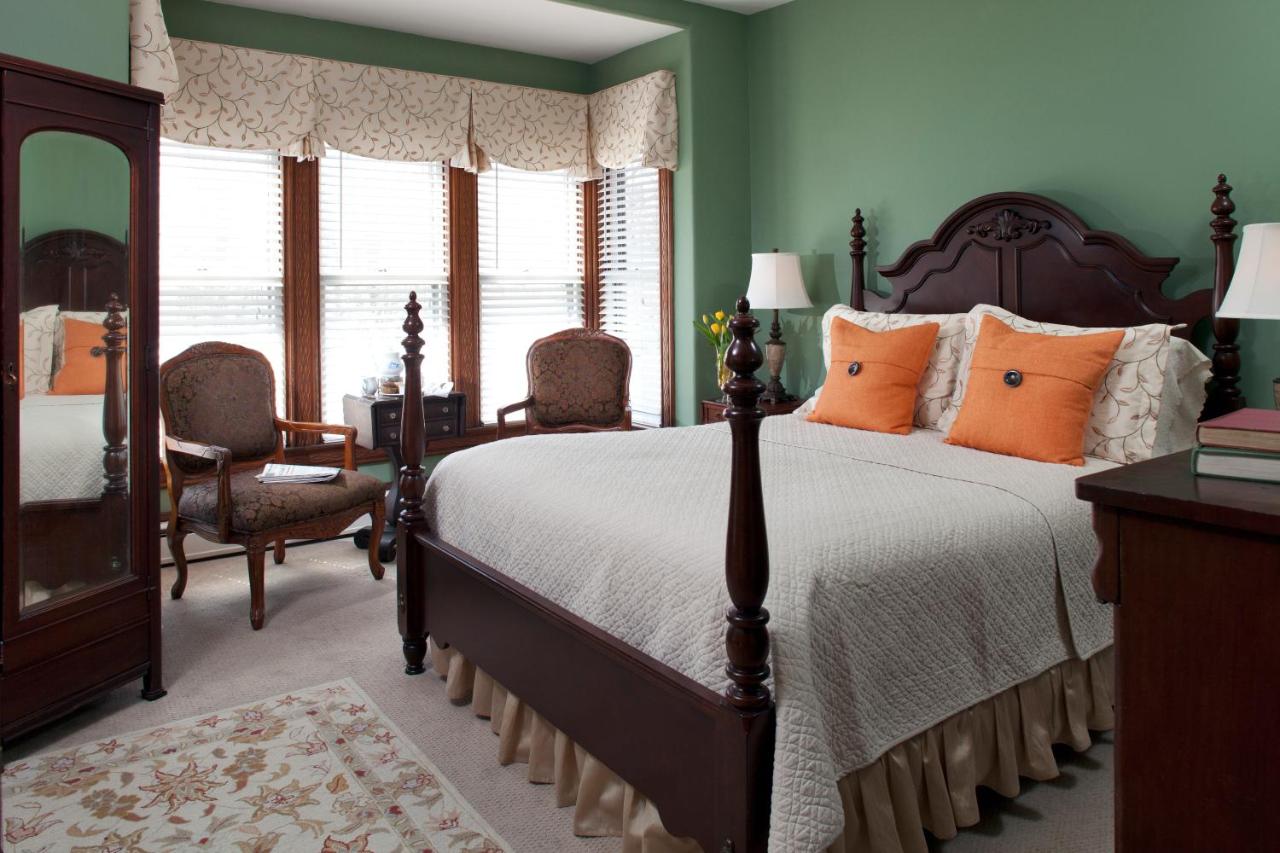 Queen Room