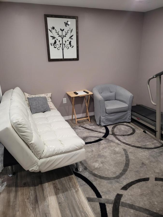 Adorable Studio Basement Suite in South Barrie - B&B Barrie