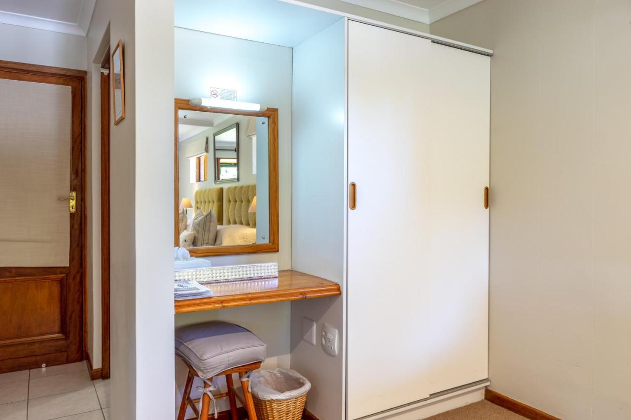 Camera Matrimoniale con Vista Piscina