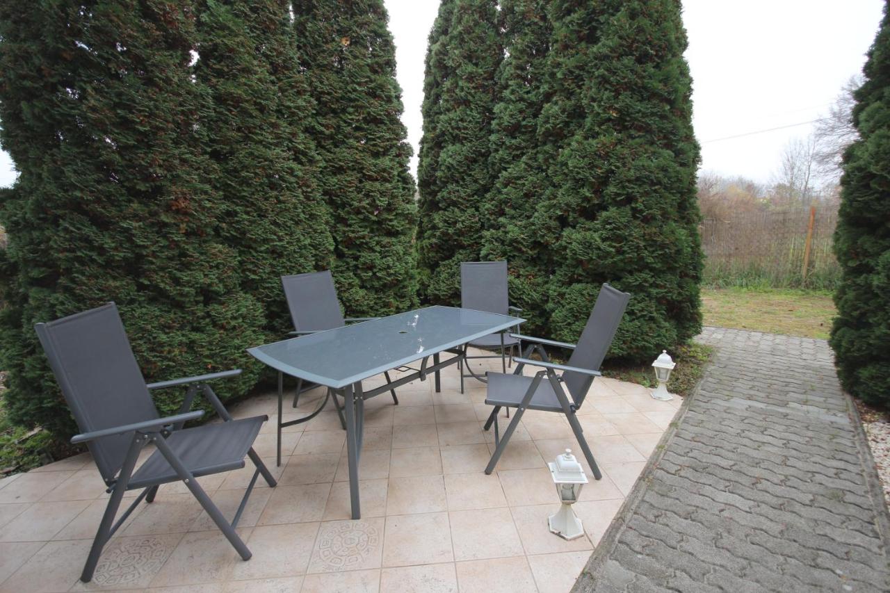 Mandula Wellness Apartmanház - B&B