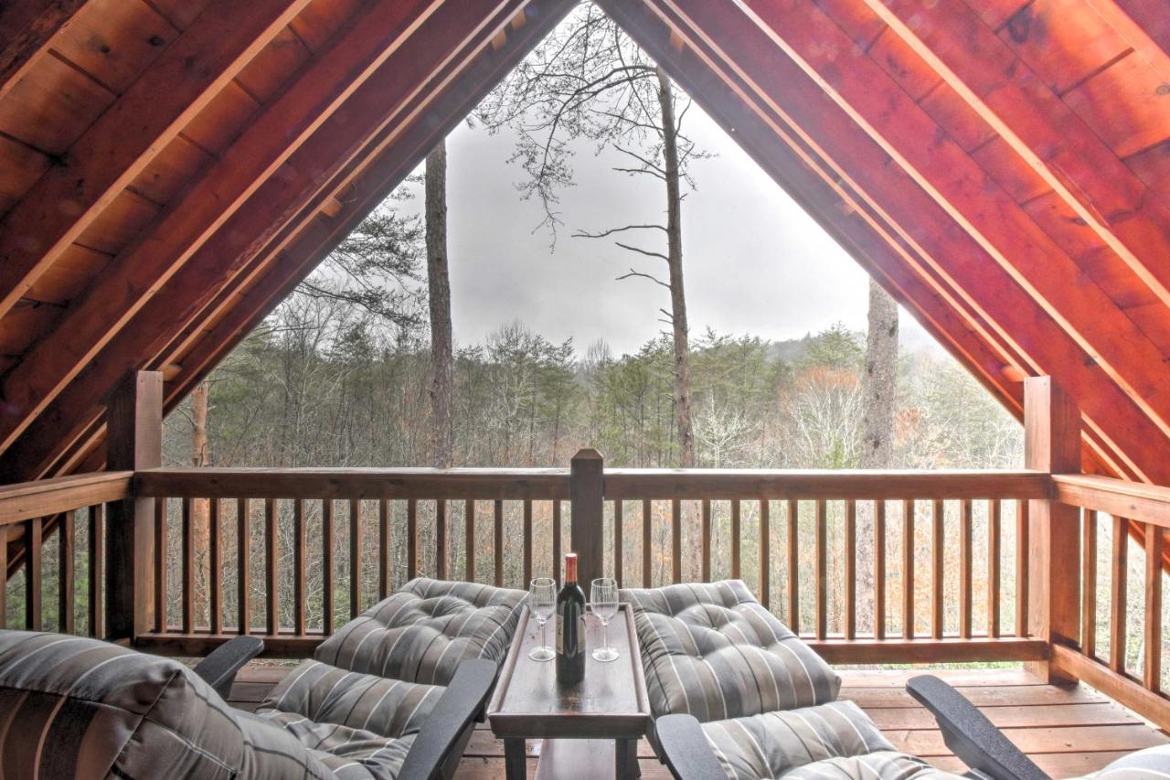 B&B Blue Ridge - Long Pine Ridge Cabin with Luxury Amenities! - Bed and Breakfast Blue Ridge
