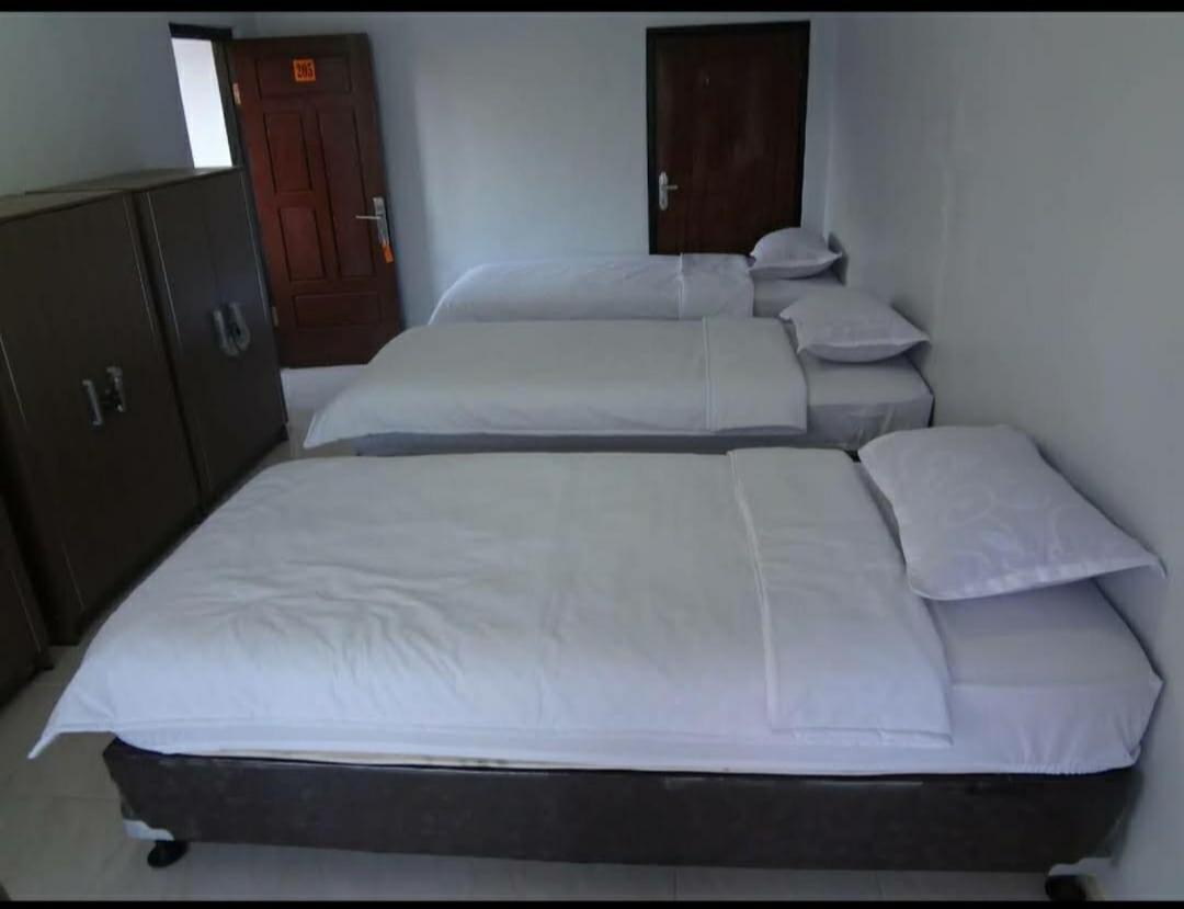 Habitación Triple Básica con baño compartido
