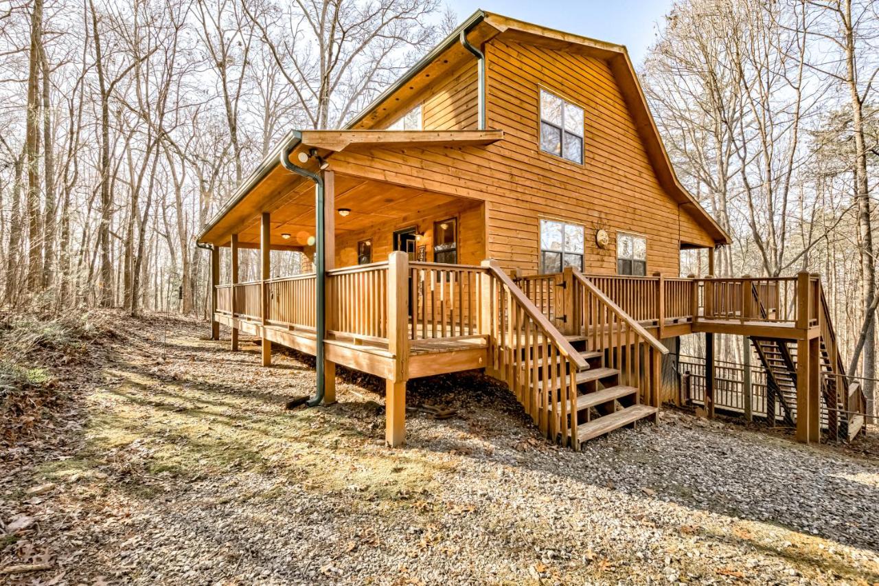 B&B Blairsville - The Rustic Bear Cabin - Bed and Breakfast Blairsville