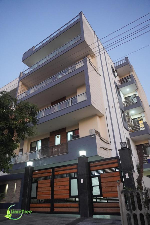 Lime Tree Service Apartment - Near Artemis Hospital ,Gurgaon - B&B