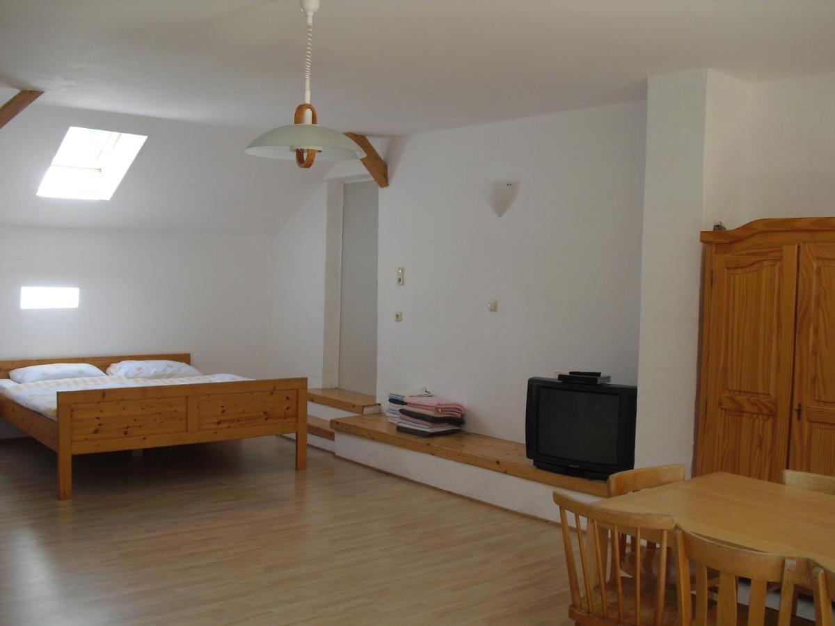 Sextuple Room