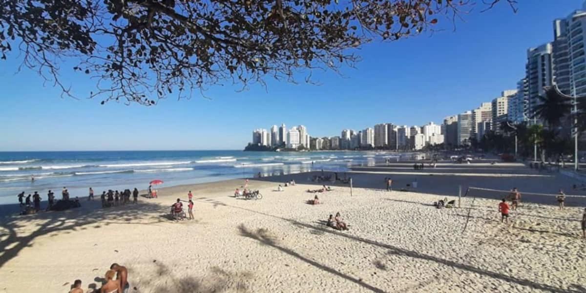 Apartamento 100 metros da praia das Astúrias - B&B Guarujá