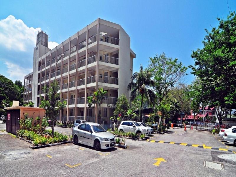 Bayu Emas Apartment by Wellington Resorts - Ferienwohnung Batu Feringgi