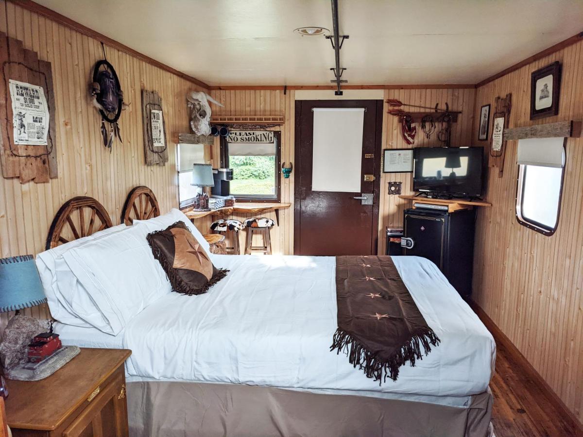 "Wild West" - Queen Studio Private Caboose