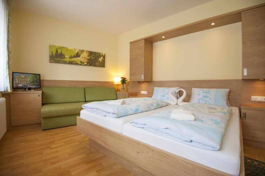 Apartamento de 2 dormitorios con balcón y terraza 4