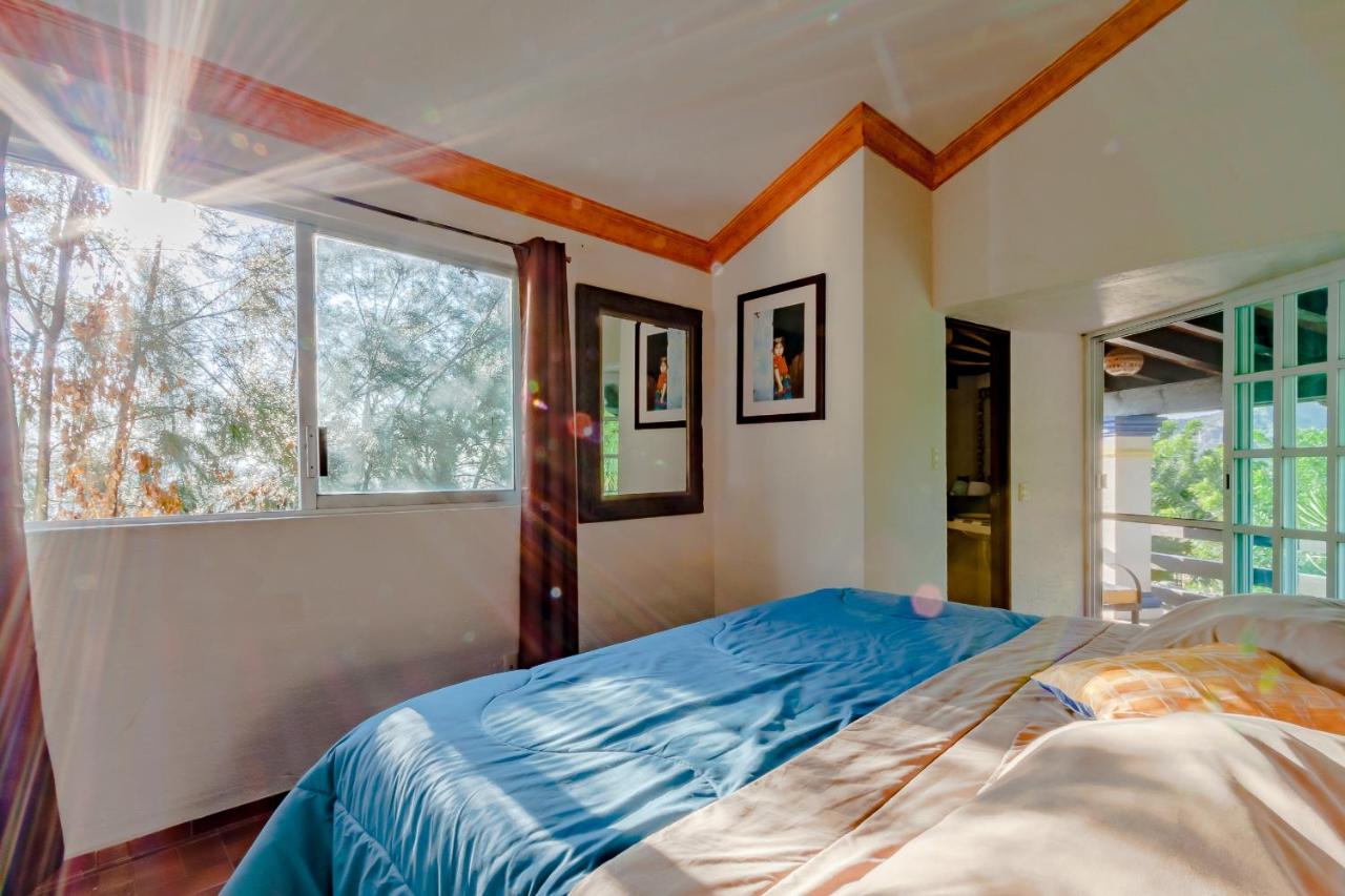 Standard Twin Room with Mountain View