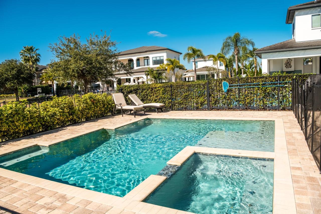Lake Front Luxury Estate Reunion Resorts Near Disney World - B&B