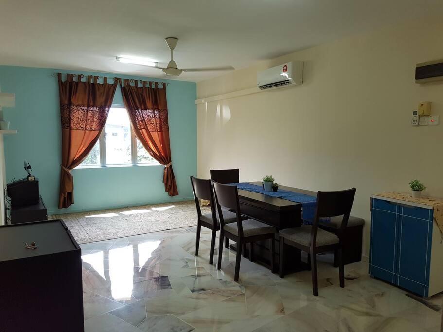 B&B Shah Alam - 3BR Fully AC Wina Home Shah Alam - Bed and Breakfast Shah Alam