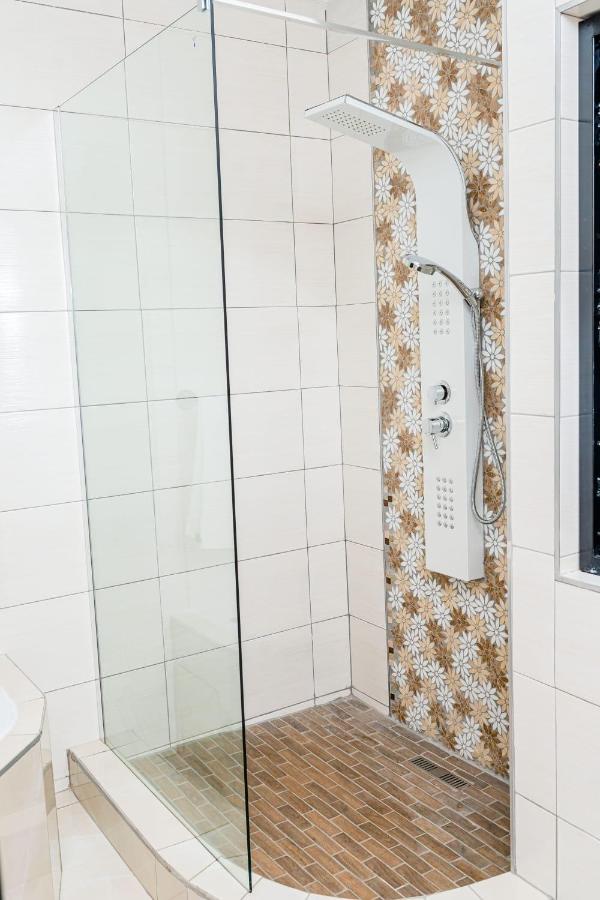 Deluxe Suite with Spa Bath