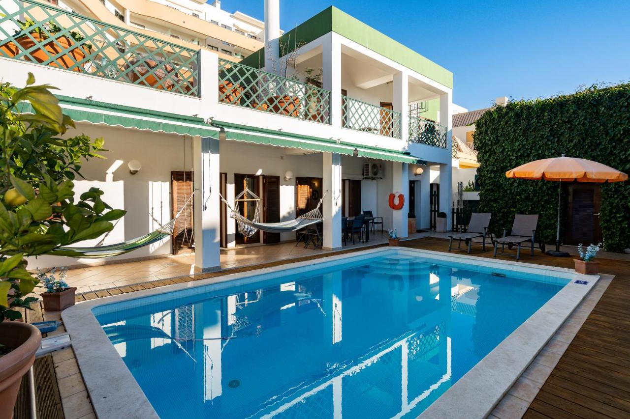 Holiday villa in elite residential area of Faro - Chambres d'hôtes Faro