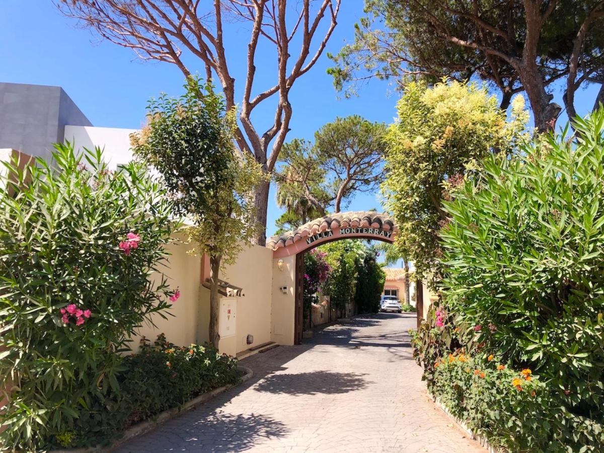 Villa Monterray, Royal Beach, Calahonda - Beach Front Villa - B&B
