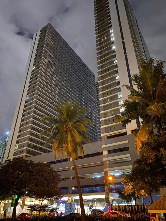One Bedroom Condo Unit Fame Residences - B&B