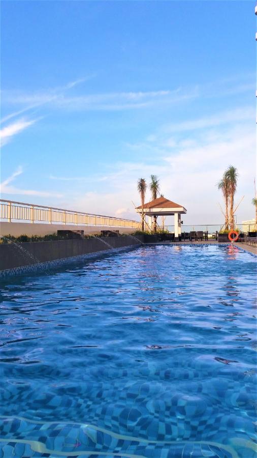 SMDC Coast Residences near PICC World Trade Center MOA - Bed and Breakfast