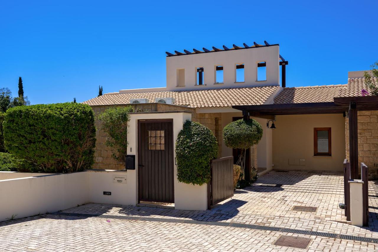 3 bedroom Villa Madelini with private pool, Aphrodite Hills Resort - B&B Kouklia