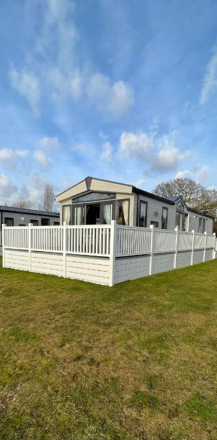 Lakeview Winter Lodge with Hot Tub - B&B