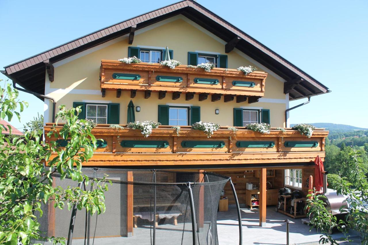 B&B Zell am Moos - Pension Winter - Bed and Breakfast Zell am Moos