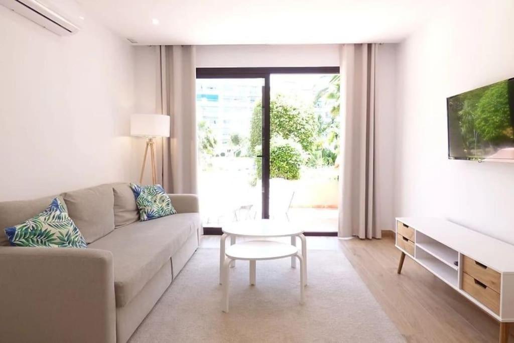Luxury Apartment in Puerto Banus Free Parking, 100m to Beach & Marina - Chambres d'hôtes Marbella