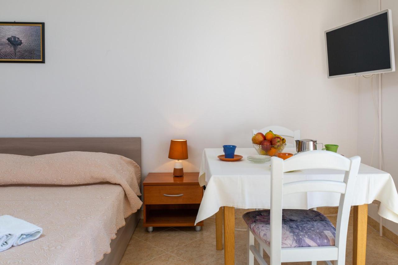 Estudio con balcón