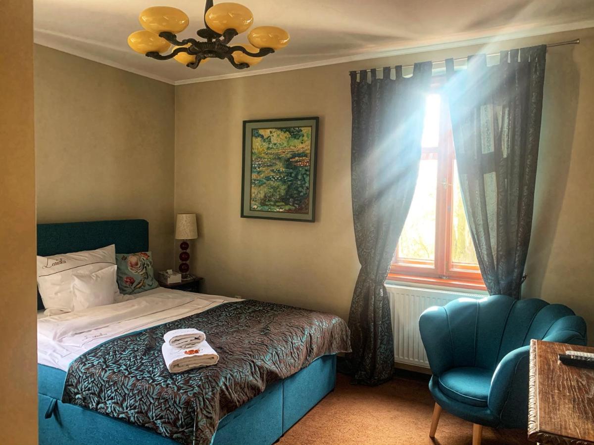 Queen Room with Garden View