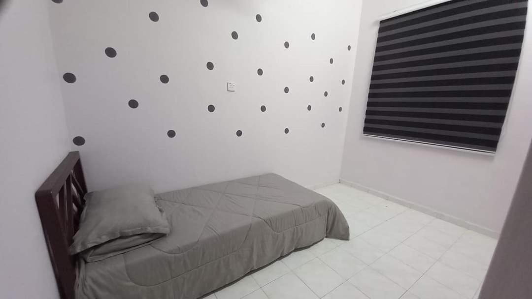 Homestay MRS COTTAGE - B&B Segamat